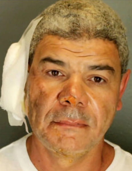 Mohamed Sabry Soliman, presunto autor de un ataque del domingo en Boulder. En la imagen de la izquierda, policías investigan los hechos en el centro comercial Pearl Street