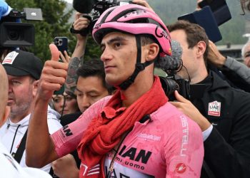 Sheinbaum felicita a Isaac del Toro por su segundo lugar en el Giro de Italia