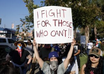 Siguen las detenciones en EE.UU. por protestas contra redadas; convocan al ‘Día Sin Reyes’