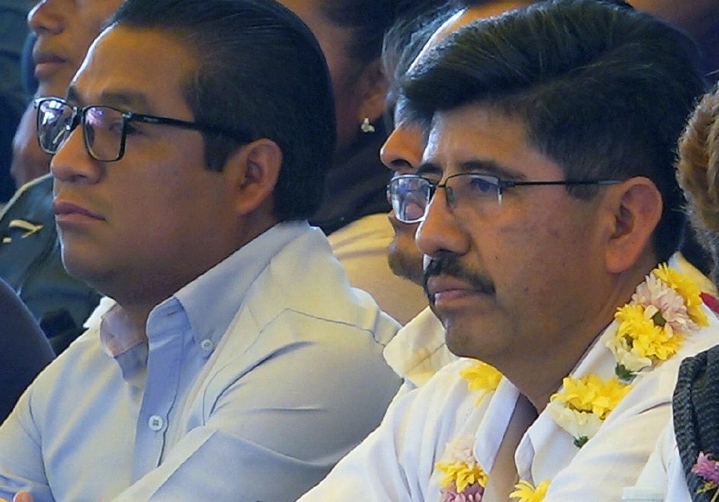 En primer plano, el mixteco Hugo Aguilar Ortiz —captado durante un acto protocolario en Oaxaca— presidirá la Suprema Corte de la Nación