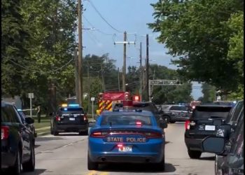 Sospechoso abatido tras tiroteo en una iglesia de Michigan