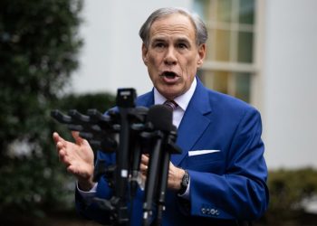 Texas refuerza su política antimigrante con ley que exige la colaboración de alguaciles