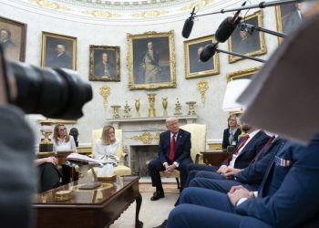 Tribunal afirma que la Casa Blanca puede negar acceso a la agencia AP