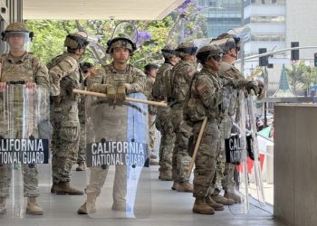 Tribunal permite mantener control de la Guardia Nacional en California; Trump celebra