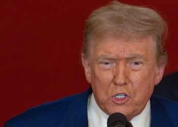 Trump sugiere que respalda un “cambio de régimen” en Irán