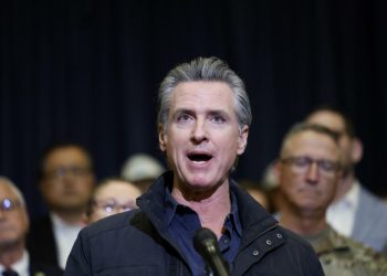 Zar de la frontera amenaza con detener al gobernador de California y la alcaldesa de Los Ángeles