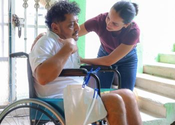 «Realizan entrega de apoyos funcionales a población vulnerable en Cancún»