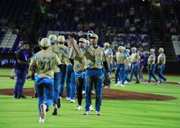 ¡Los Tigres rugen con fuerza! Se imponen 7-1 a los Pericos y aseguran la serie en Cancún