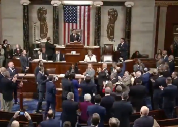 Plan fiscal de Trump avanza en Cámara Baja con impuesto a remesas y recortes sociales