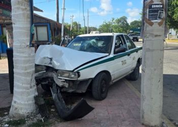 accidente taxi Cancún, taxi choca palmera Cancún, taxi Andrés Quintana Roo, taxista lesionado Cancún