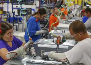 Caen-empleo-horas-trabajadas-y-remuneraciones-en-la-industria-IMMEX-en-Mexico