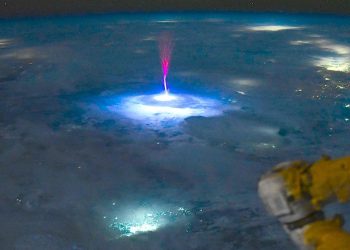 Captan un sprite rojo desde el espacio fenómeno eléctrico sorprende a científicos