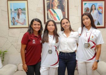 RECONOCE ANA PATY PERALTA A ATLETAS GANADORAS EN OLIMPIADA NACIONAL CONADE 2025
