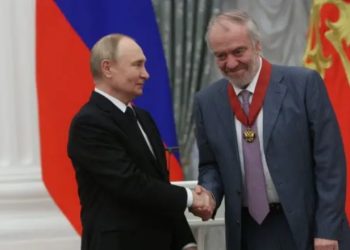 Gergiev vuelve a los escenarios europeos y desata polémica por su cercanía con Putin