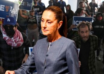 Migrantes mexicanos tendrán más apoyos y trámites simplificados, anuncia Sheinbaum