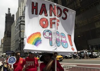 «Cierre de programa de prevención para jóvenes LGBTQ+ genera alarma y críticas en EE.UU.»