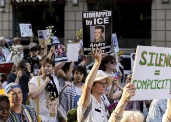 ICE endurece medidas contra empresas que explotan a migrantes «ilegales» en EE.UU.