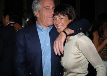 «Maxwell apela sentencia por tráfico sexual ante Corte Suprema de EE.UU.»