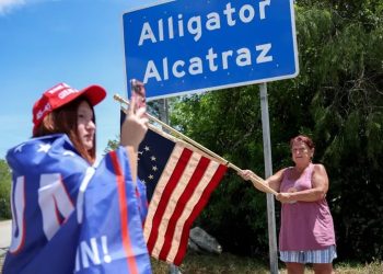 Centros de detención migratoria en EE.UU.: Alligator Alcatraz se replicará en cinco estados