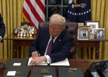 Ciudadanía por nacimiento sigue protegida tras nuevo bloqueo judicial al decreto de Trump