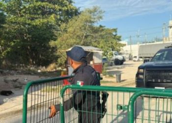 Hombre sufre graves fracturas tras caer de cuartería en la colonia Colosio de Playa del Carmen