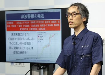 «Hasta 3 metros de altura»: Alerta de tsunami en Japón aumenta tras fuerte terremoto en costa rusa