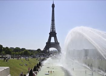 Francia suspende clases por calor extremo y enciende debate sobre salud escolar