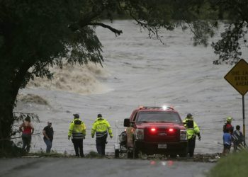 Sube a 68 el número de muertos por inundaciones en Texas; continúa la búsqueda de desaparecidos