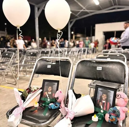 Homenaje gemelas Sonora, Meredith y Medilyn, feminicidio Sonora, graduación Hermosillo, escuela primaria Hermosillo