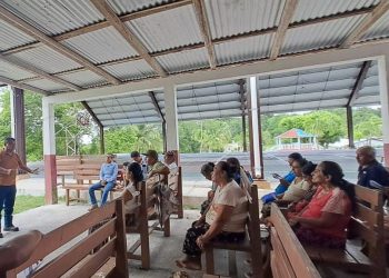 Imparten plática preventiva sobre ciclones en la comunidad de Los Ángeles