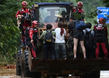 VIDEO «Inundaciones en Pekín dejan al menos 30 muertos… intensas lluvias causan desastre»