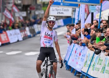 Isaac del Toro gana etapa en la