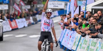 Isaac del Toro gana etapa en la