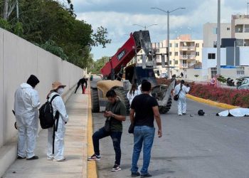 accidente motociclista Cancún, motociclista muere en Cancún, choque contra grúa Cancún