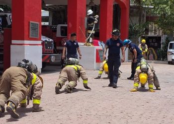 Protección Civil Playa del Carmen, capacitación bomberos Playa del Carmen, Estefanía Mercado