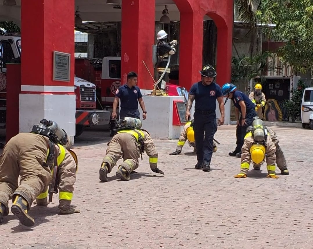 Protección Civil Playa del Carmen, capacitación bomberos Playa del Carmen, Estefanía Mercado