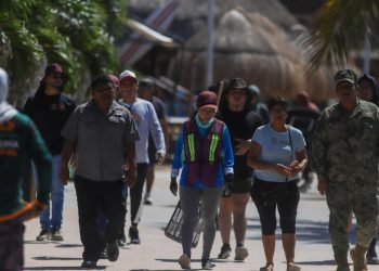 sargazo Mahahual 2025, limpieza de playas en Quintana Roo, toneladas de sargazo, sargazo Othón P. Blanco