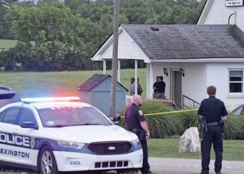 Tiroteo en iglesia de Kentucky deja varios heridos y un policía baleado