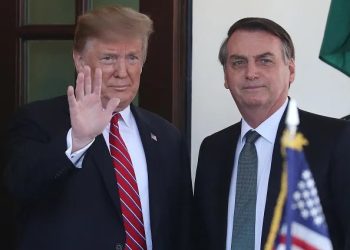 Trump defiende a Bolsonaro y acusa a Brasil de persecución política