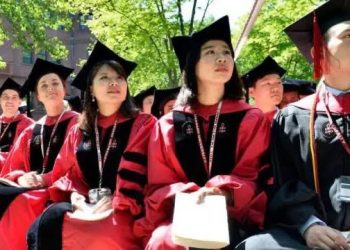 Trump y Noem arremeten contra Harvard por estudiantes extranjeros