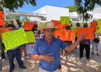 vecinos protestan Playa del Carmen, protesta Francisco Villa, extorsión en colonias irregulares