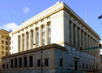 Virginia permite terapia de conversión para menores bajo acuerdo judicial