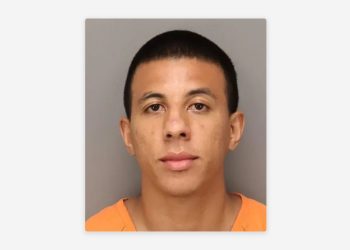 Vuelo aterriza de emergencia tras amenaza de bomba de un pasajero en pleno vuelo