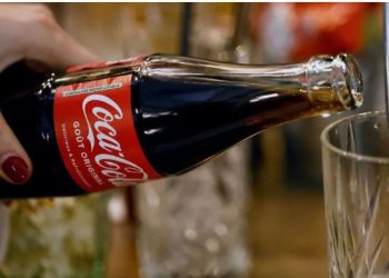 🥤🇺🇸 Trump logra que Coca-Cola vuelva al azúcar de caña en EE.UU. ¡Un brindis por la tradición! 🍹