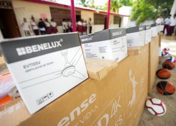 Entrega SEQ equipo y mobiliario a cuatro escuelas de nivel básico de Chetumal y Calderitas