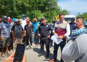 Pobladores liberan acceso a Mahahual tras compromiso de autoridades para mejorar servicios