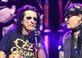 Johnny Depp rinde emotivo homenaje a Ozzy Osbourne en concierto de Alice Cooper