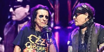 Johnny Depp rinde emotivo homenaje a Ozzy Osbourne en concierto de Alice Cooper