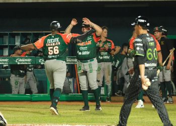 Leones de Yucatán imponen su ley a batazo limpio y se llevan la serie en el Centenario