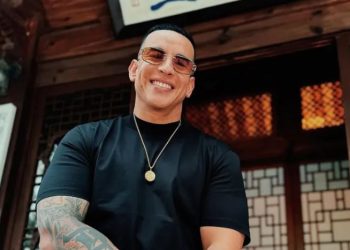 ¡Daddy Yankee está de regreso con “Sonríele” y reviviendo el fuego del reguetón!